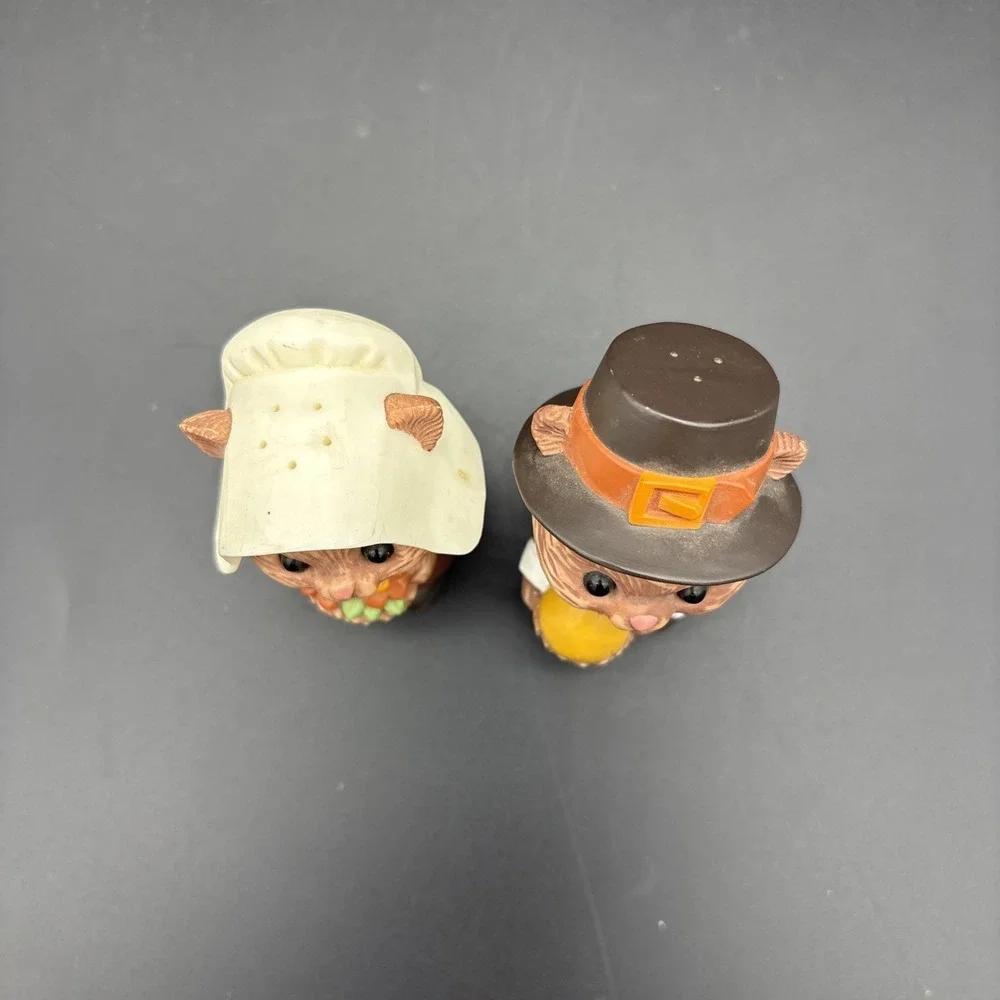 Vintage 1981 Hallmark Pilgrim Squirrels Salt and Pepper Shakers Set